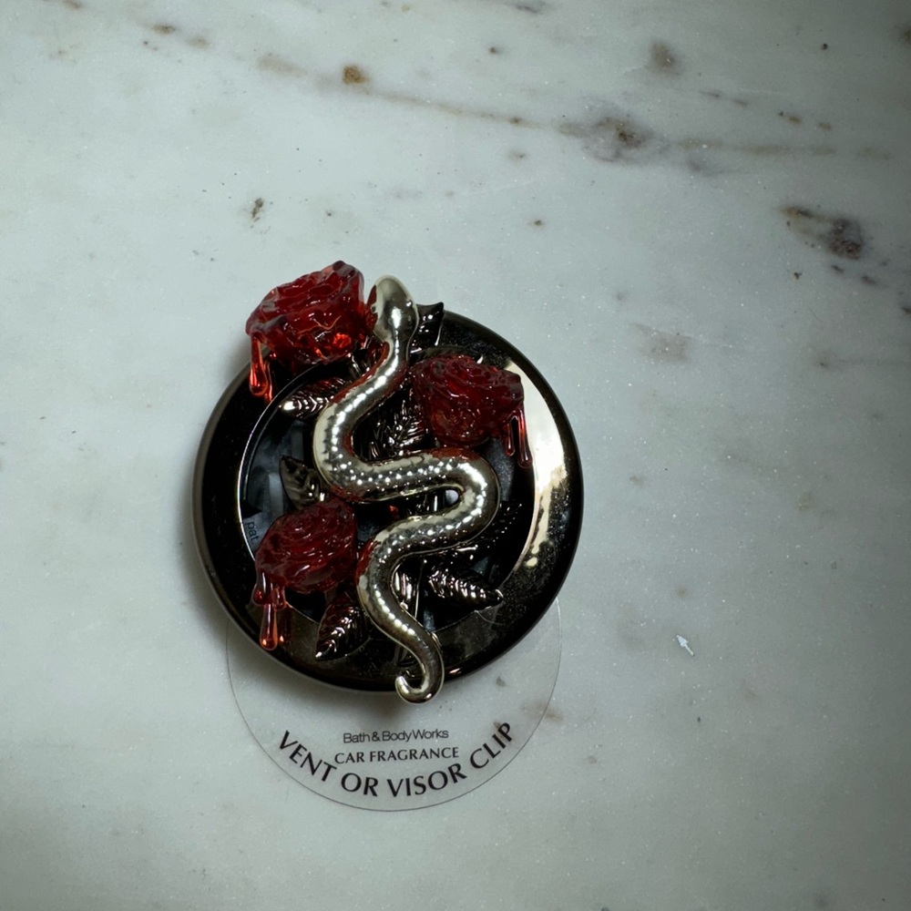 Bath & Body works snake care fragrance clip